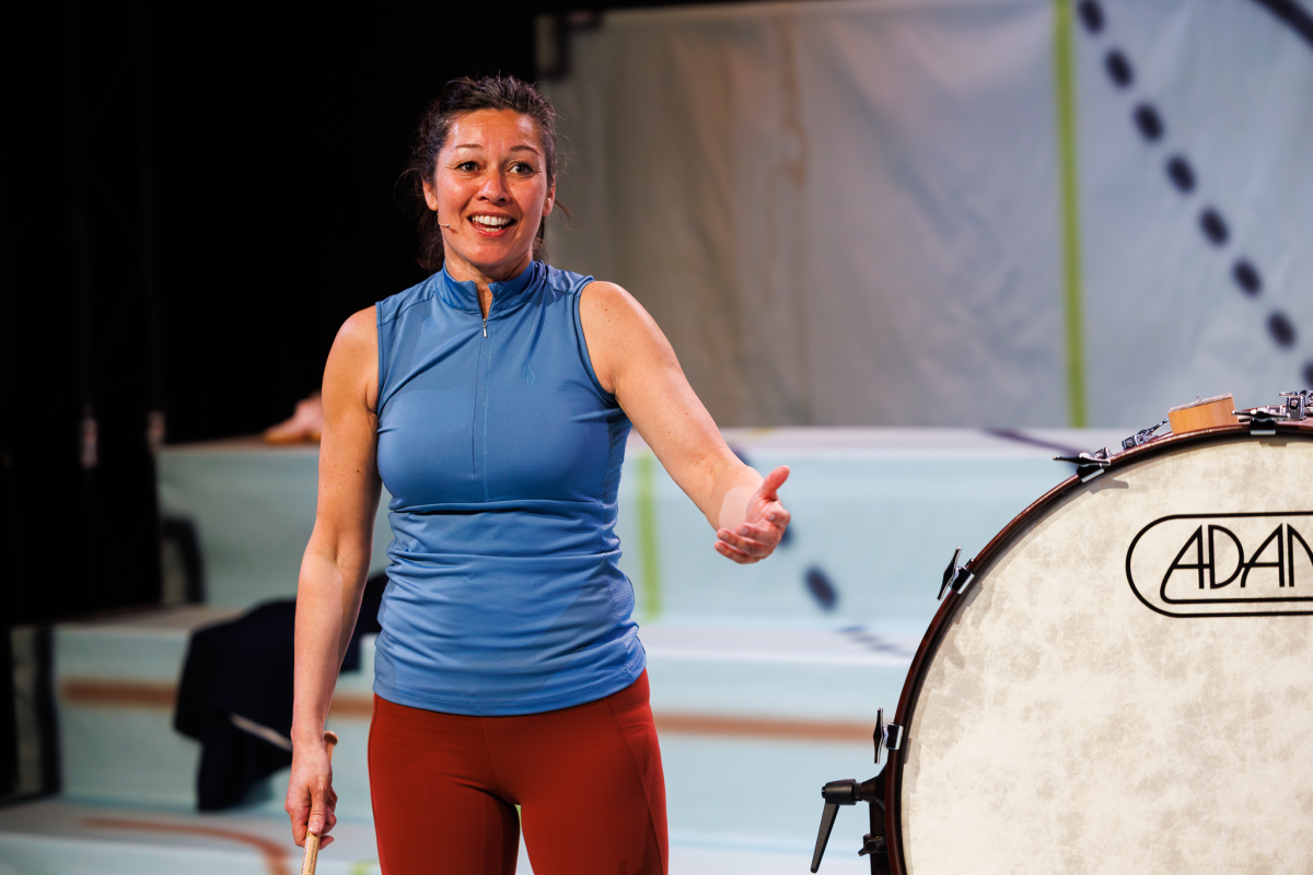 Foto met actrice Nynke Heeg in de voorstelling Foekje